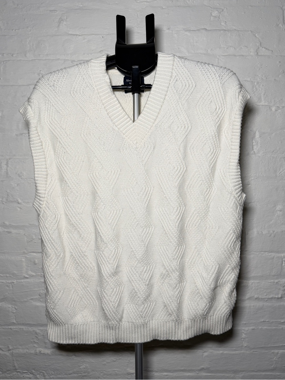 Abercrombie & Fitch Men's White Cable Knit V-Neck Sweater Vest Oversized